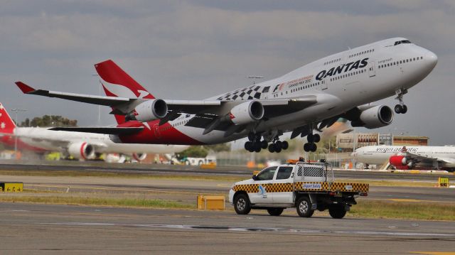 Boeing 747-200 (VH-OEB) - FORMULA 1