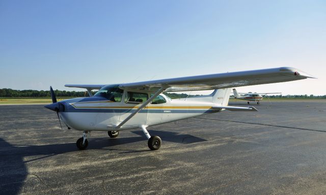 Cessna Skyhawk (N53703) - Cessna 172P Skyhawk N53703 in Ann Arbor 