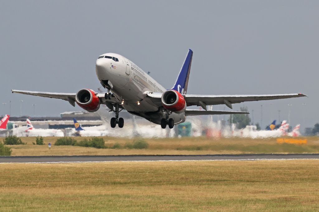 Boeing 737-700 (LN-RPK) - SAS4610 departing to Oslo