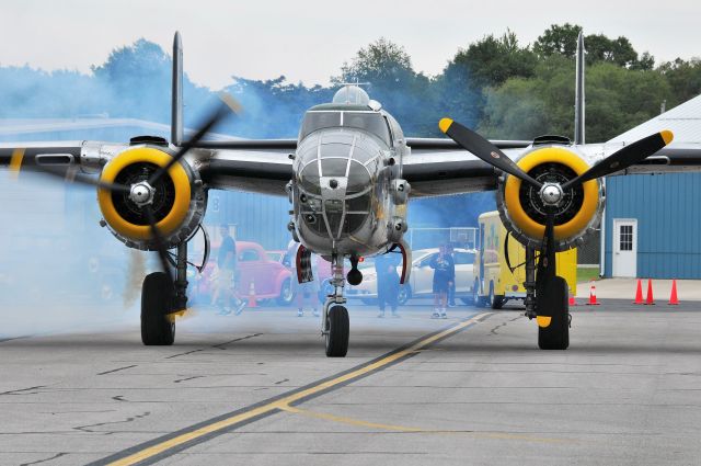 North American TB-25 Mitchell (NL1042B) - Firing up #2. 09-04-21