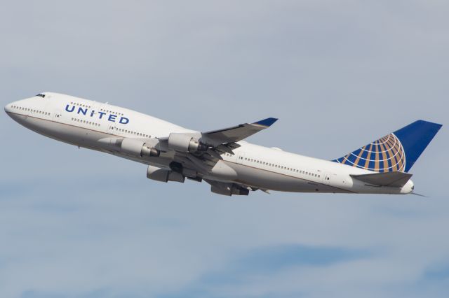 Boeing 747-400 (N105UA)