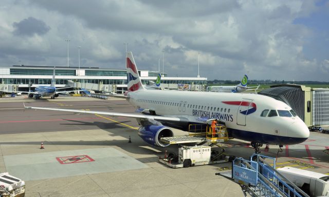 Airbus A320 (G-EUUI) - British Airways Airbus A320-232 G-EUUI in Amsterdam