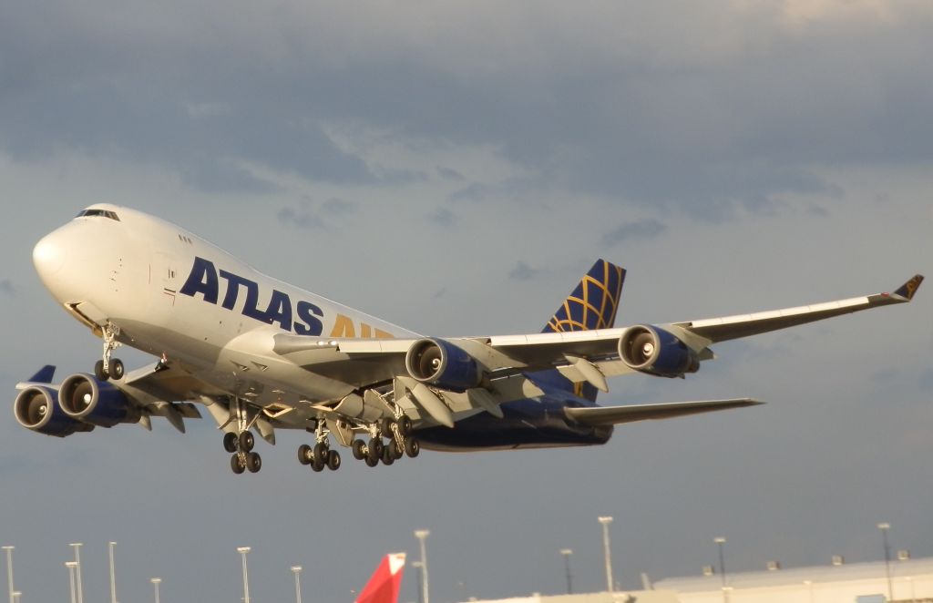 Boeing 747-400 (N409MC) - Heres"Lookin at you kid!"