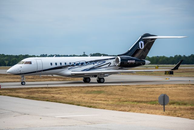 Bombardier Global 5000 (N101UD)