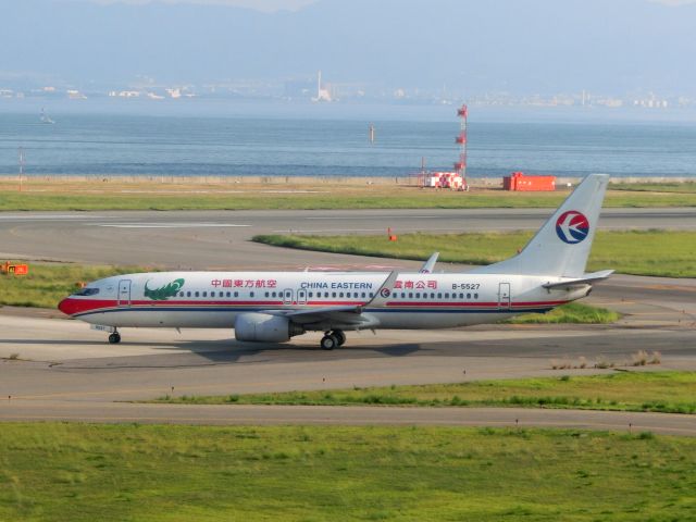 Boeing 737-800 (B-5527)