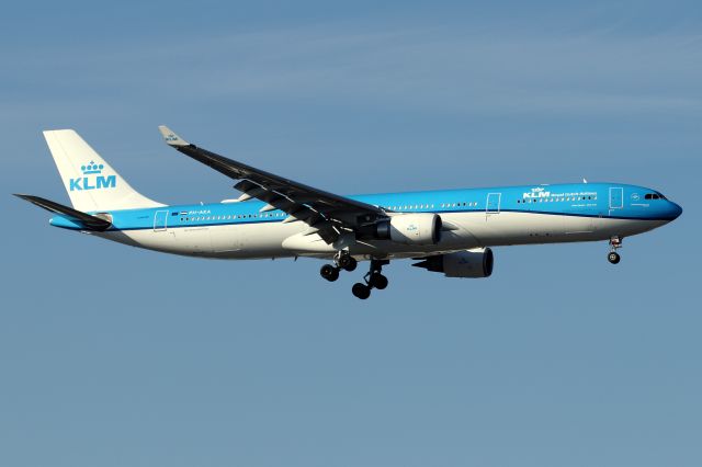 PH-AKA — - KLM 617 arriving from Amsterdam Schiphol Airport