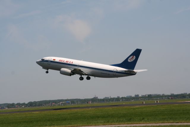 BOEING 737-300 (EW-283PA)