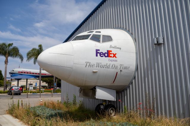 BOEING 727-200 (N242FE)