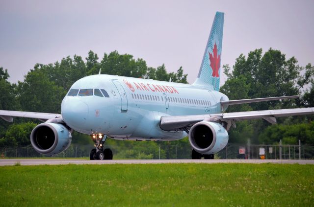 Airbus A319 (C-GAPY) - Heading for Torontos Pearson Airport.