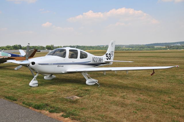 Cirrus SR-22 (N220MH) - Seen at KFDK on 6/26/2010.  KFDK Open House, combined with the Air Race Classic    http://www.airraceclassic.org/         http://discussions.flightaware.com/profile.php?mode=viewprofile&u=269247