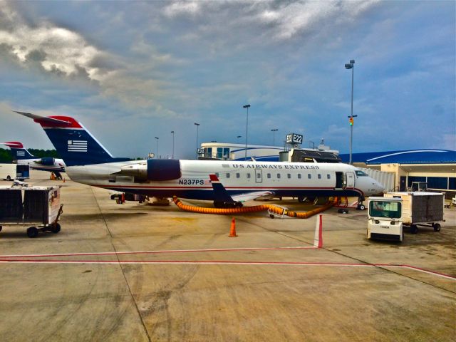 Canadair Regional Jet CRJ-200 (N237PS)