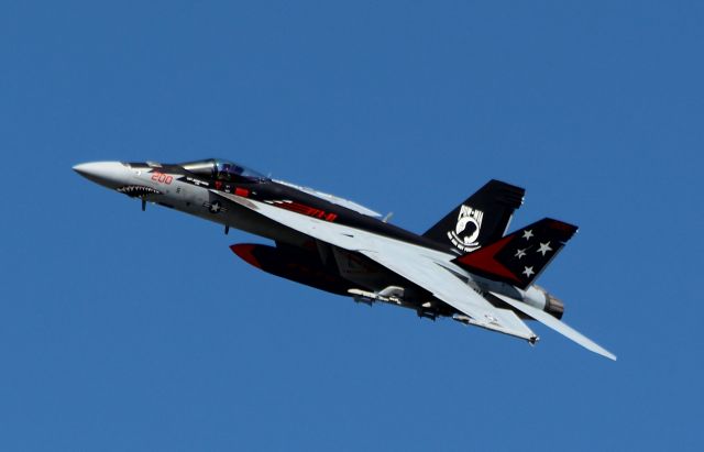 McDonnell Douglas FA-18 Hornet —