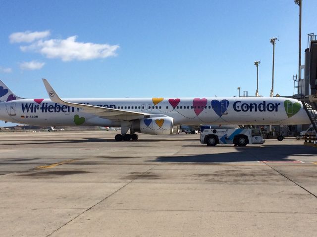 Boeing 757-200 (D-ABON)