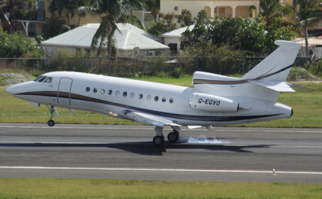 Dassault Falcon 900 (G-EGVO)