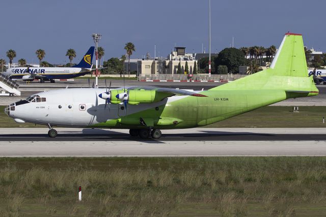 Antonov An-12 (UR-KDM)