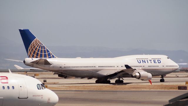 Boeing 747-400 (N179UA)