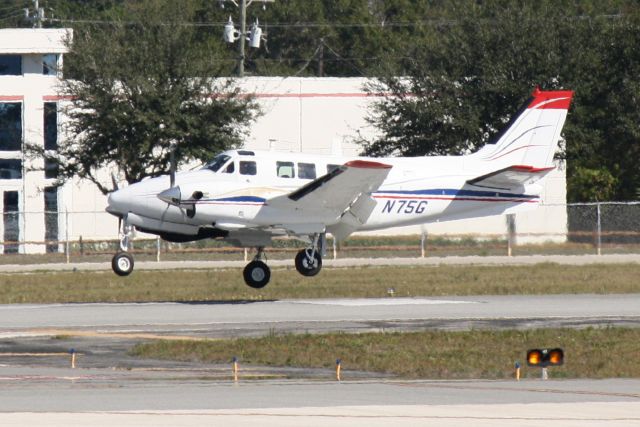 Beechcraft King Air 90 (N75G) - Beechcraft King Air 90 (N75G) arrives on Runway 32 at Sarasota-Bradenton International Airport