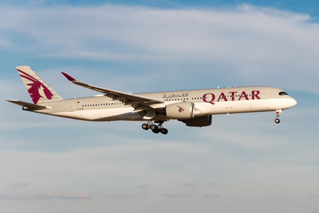 Airbus A350-900 (A7-ALN) - A7-ALN landing late afternoon on 18R during a two month period last fall when Qatar changed out its 77Ws for A359s