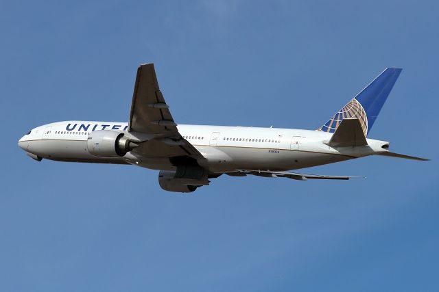 Boeing 777-200 (N78004) - 18/11/2018: One more picture, seconds later of the same take-off en-route Newark. 