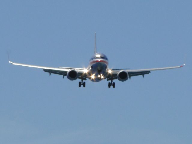 Boeing 737-800 (N826NN)