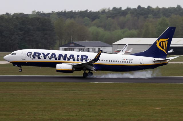 Boeing 737-800 (EI-EVW)