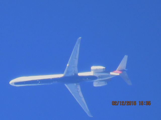 McDonnell Douglas MD-90 (N905DA)