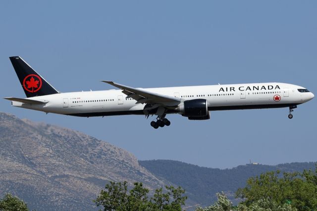 Boeing 777-200 (C-FIVW)