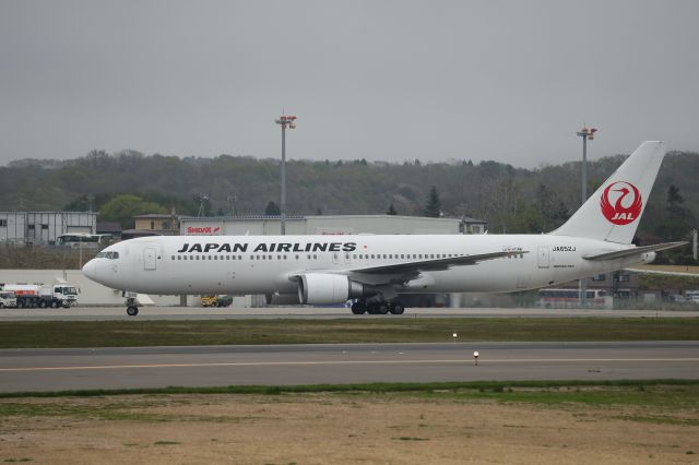 BOEING 767-300 (JA652J) - May 13th 2017:HND-HKD.