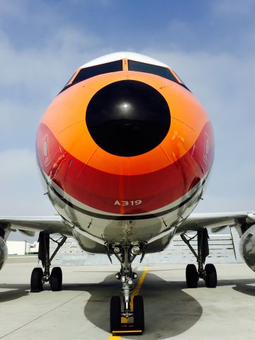 Airbus A319 (N742PS)