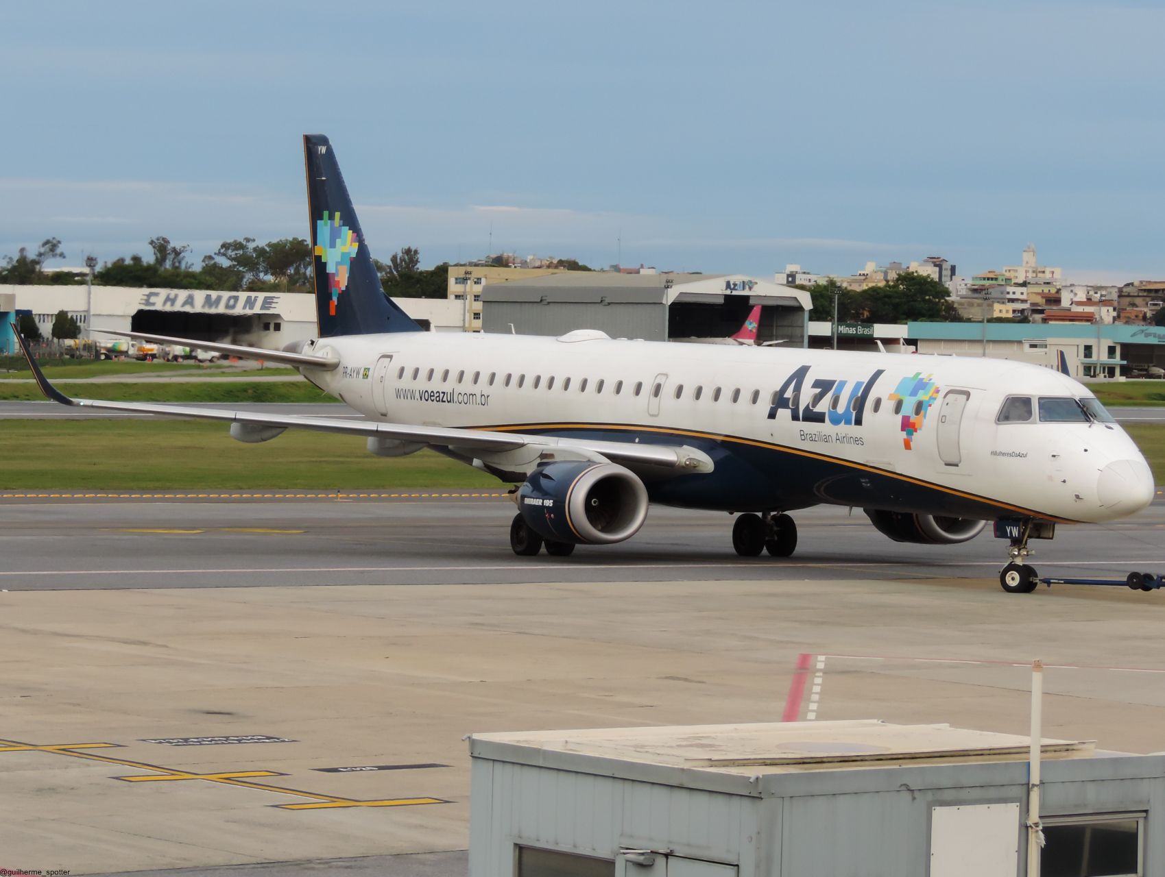 EMBRAER 195 (PR-AYW)
