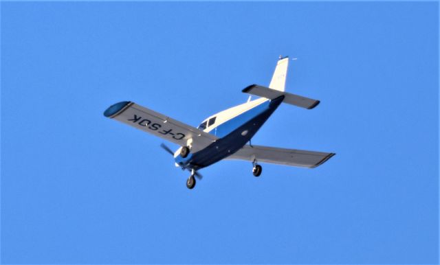 Piper Cherokee (C-FSOK) - C-FSOK Piper PA-28-180 Cherokee Survolant la ville de Lavaltrie QC. le 10-01-2023 à 15:01.