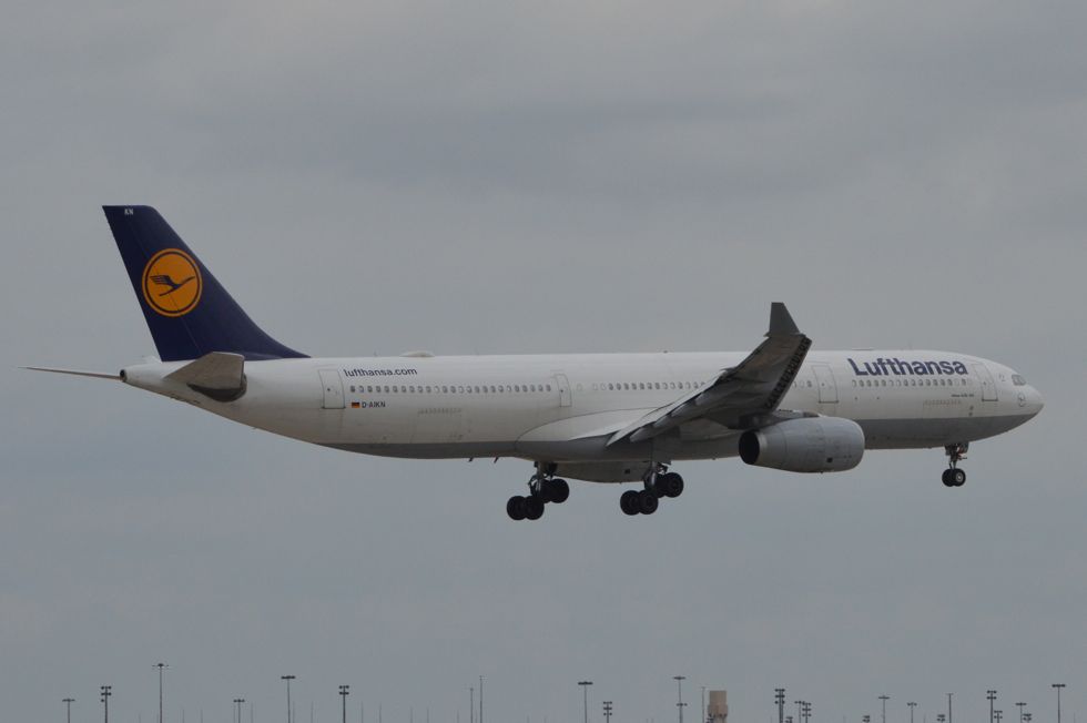 Airbus A330-300 (D-AIKN) - Lufthansa - Airbus A330-300 - D-AIKN - Landing Dallas Ft Worth International(DFW) from Frankfurt, Germany(FRA) - 03/30/2013