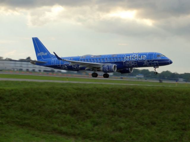 Embraer ERJ-190 (N304JB)