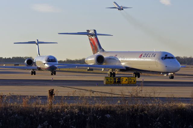 Boeing 717-200 (N978AT) - Boeing 717 "Mullet" photo - business in the front / party in the back!