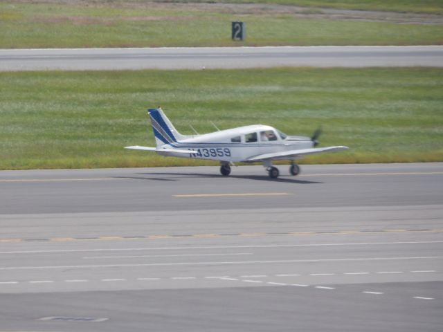 Cessna Skylane (N43959) - A Cessna taxis at KALB.