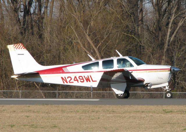 Beechcraft Bonanza (36) (N249WL) - Taking off from 14 at the Downtown Shreveport airport.
