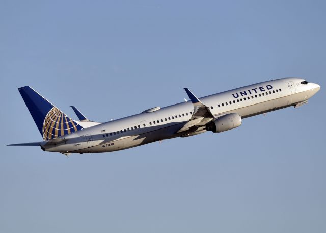 Boeing 737-900 (N77430)