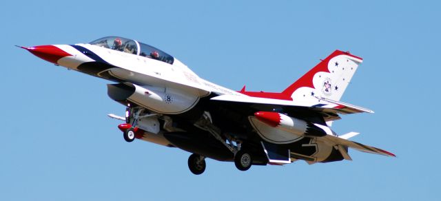 Lockheed F-16 Fighting Falcon — - United State Air Force Thunderbird #8 shows up a day before the rest for the Oregon International Airshow