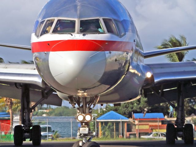 Boeing 757-200 (N625AA) - In rolling. View from Simpson Bay.