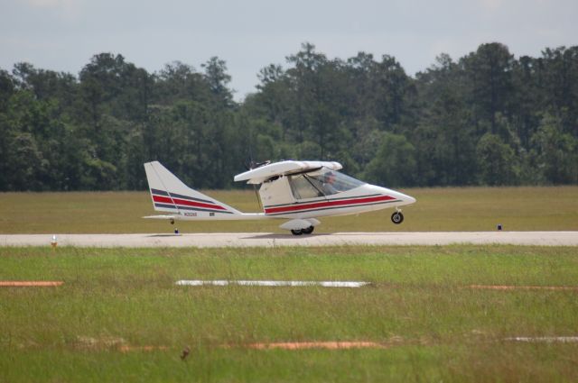 Cessna Skyhawk (N2026S) - Landing on 19 at Lone Star.