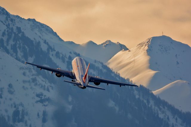 Airbus A320 (G-EZWB)