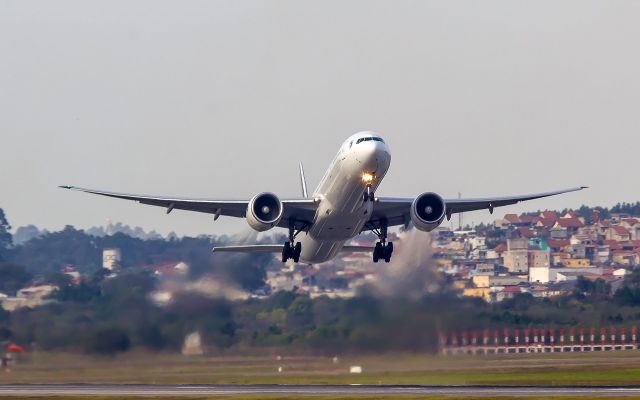 BOEING 777-300ER (F-GSQB)