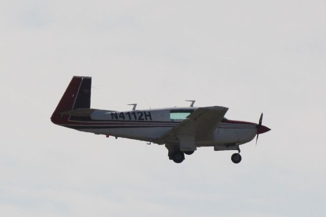 Mooney M-20 (N4112H) - N4112H on approach to Runway 31 at Venice Municipal Airport