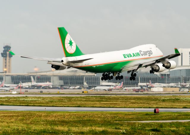 Boeing 747-400 (B-16483)