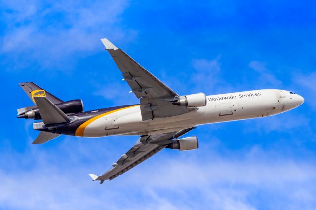 Boeing MD-11 (N264UP) - UPS MD11 taking off from PHX on 11/22/22. Taken with a Canon 850D and Tamron 70-200 G2 lens.