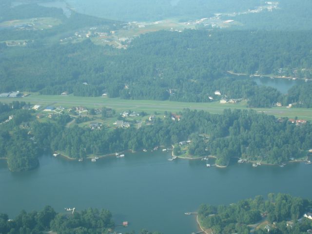 Cessna Skylane (N92895) - Over Lake Norman Airpark