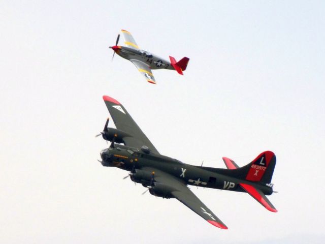 Boeing B-17 Flying Fortress (N7227C)