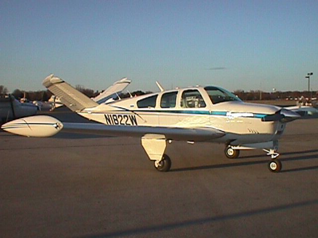 Beechcraft 35 Bonanza (N1822W)