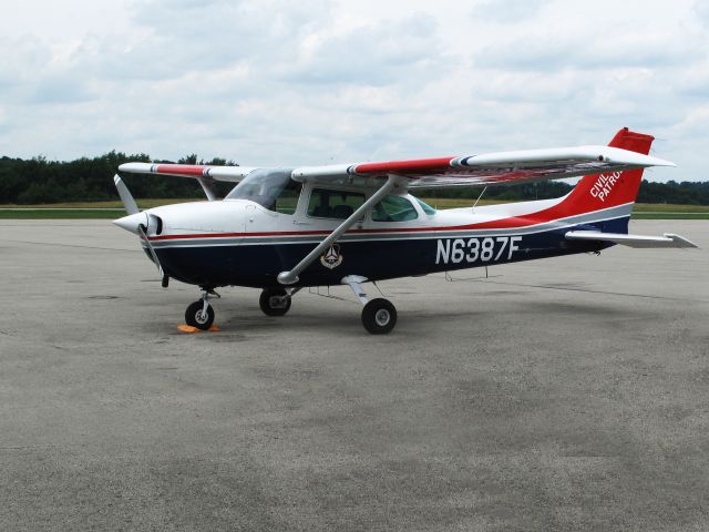 Cessna Skyhawk (N6387F)