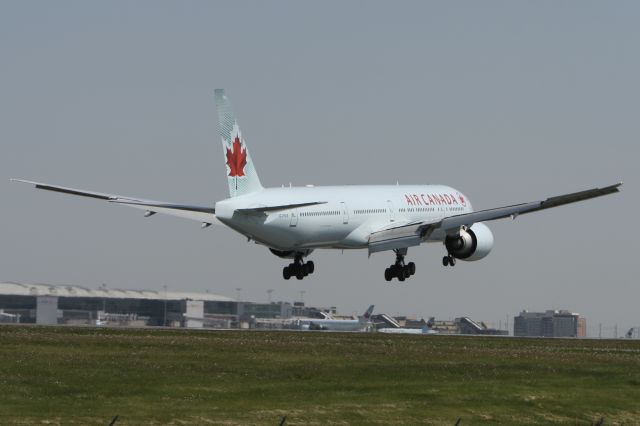 BOEING 777-300 (C-FIVS) - May 20, 2009 - landed Toronto